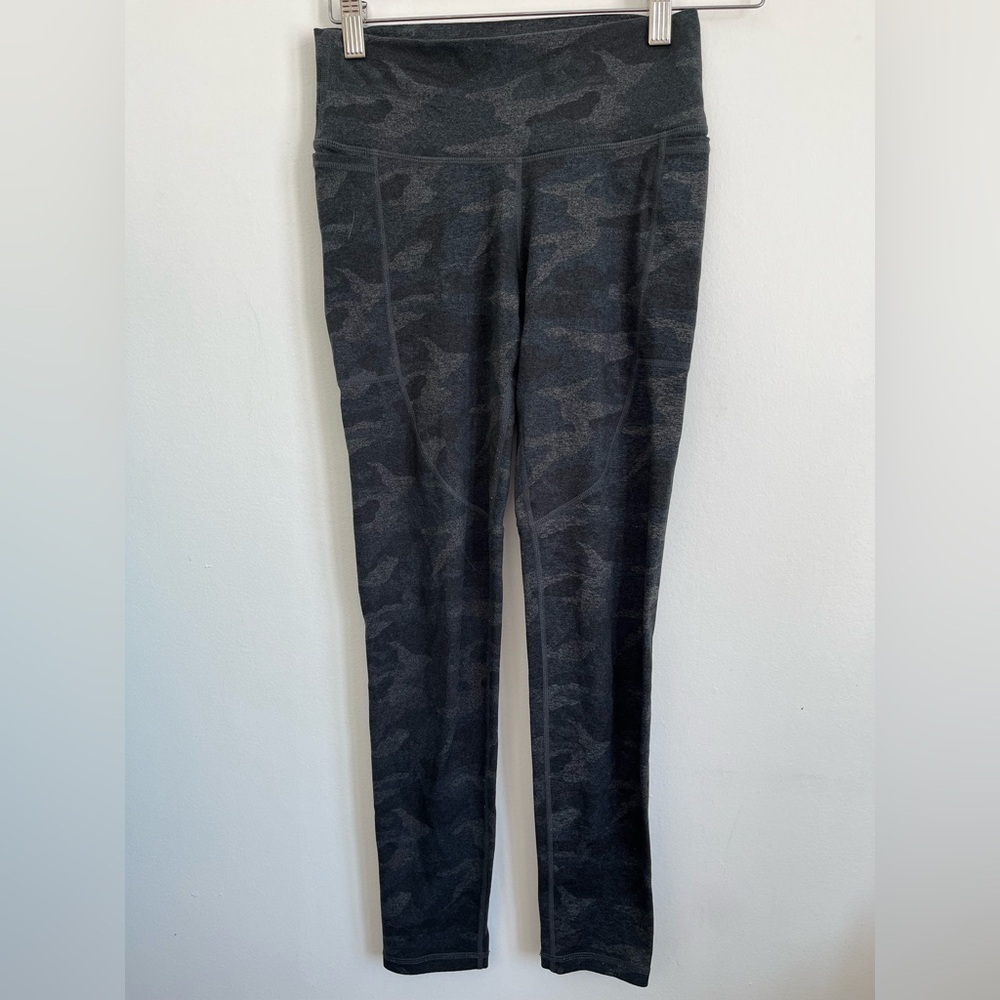Vuori Women Elevation Performance Pocket High Waist Leggings - Black Camo - XS